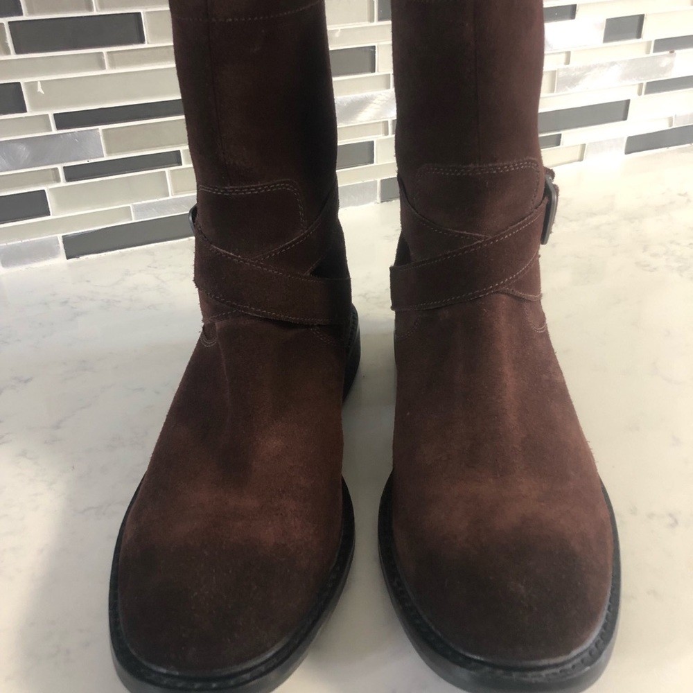 Boots - Picture 2 of 4